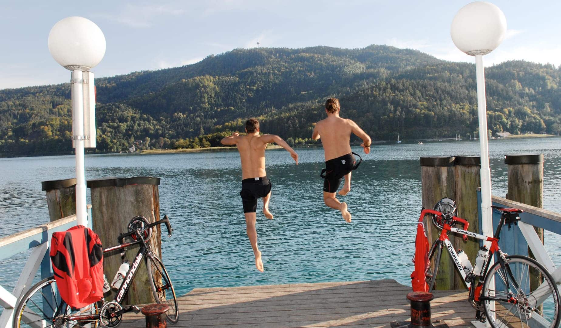 Rennrad Sprung in See